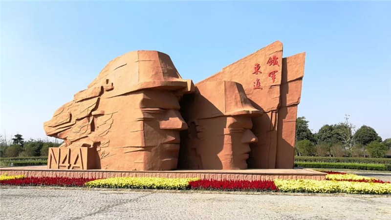 1619396288395019296.jpg 水西村“铁军东进”大型塑像.jpg