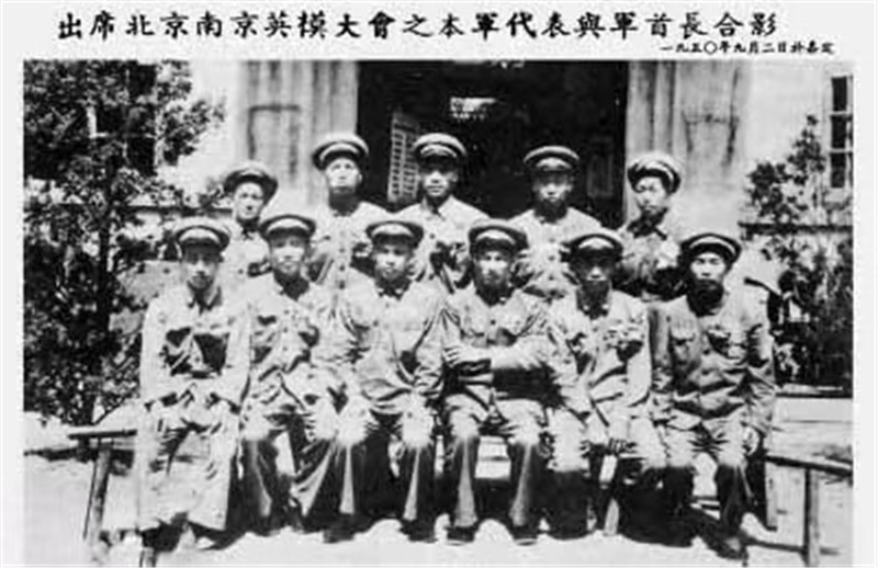 1619771099952010125.jpg 2.英模大会.jpg