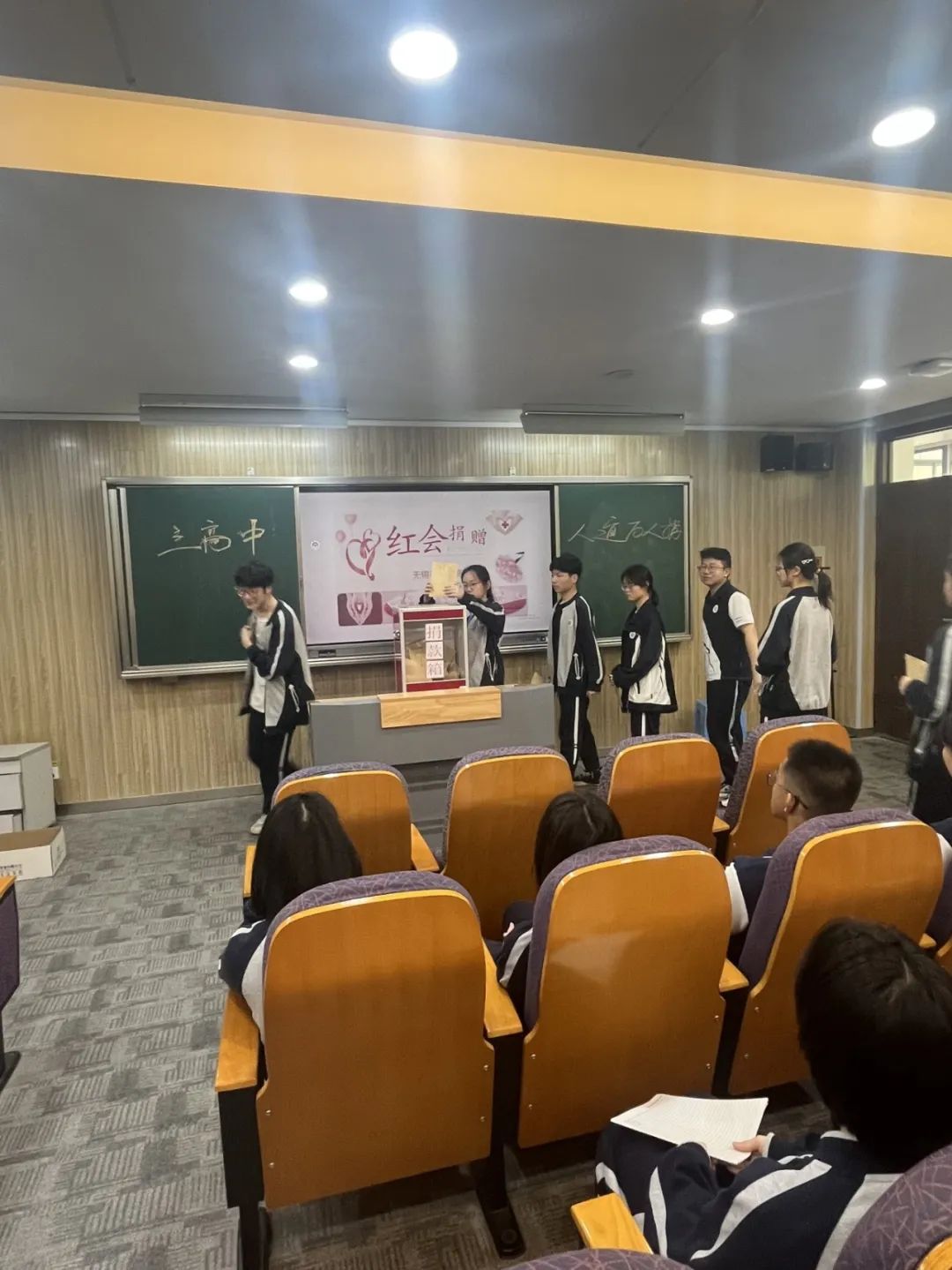 学生捐款3.jpg